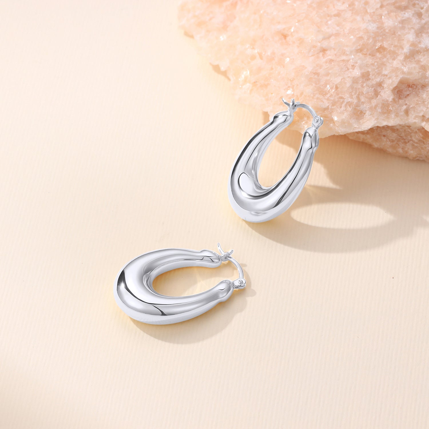 Ivy Chunky Oval Minimal Hoop Earrings