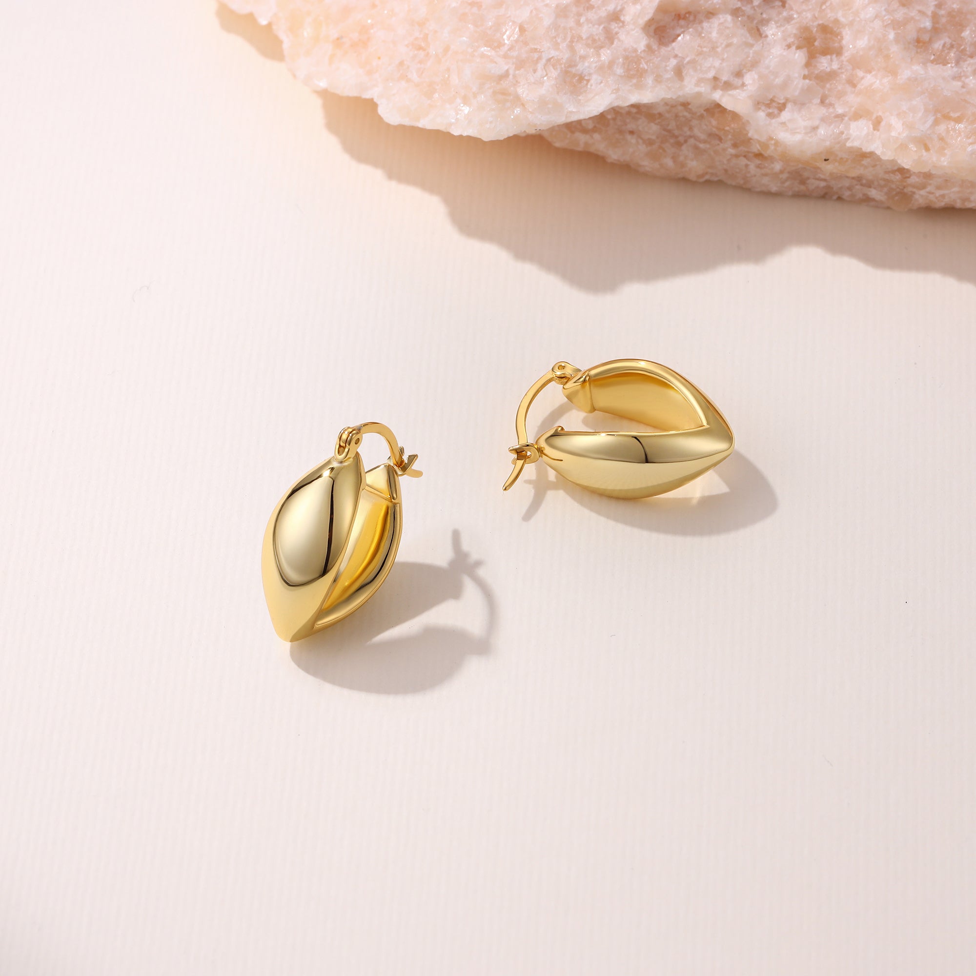 Max Chunky Oval Leaf Hoop Earrings