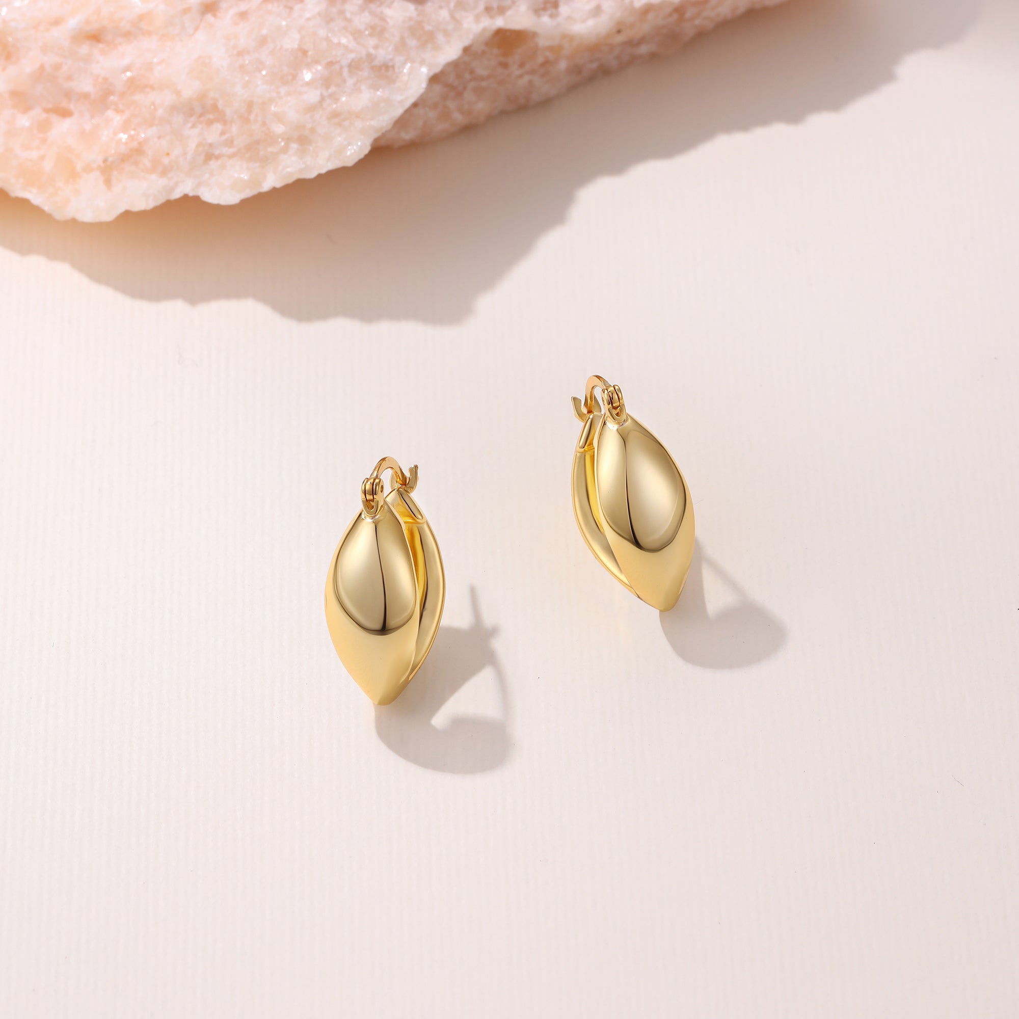 Max Chunky Oval Leaf Hoop Earrings