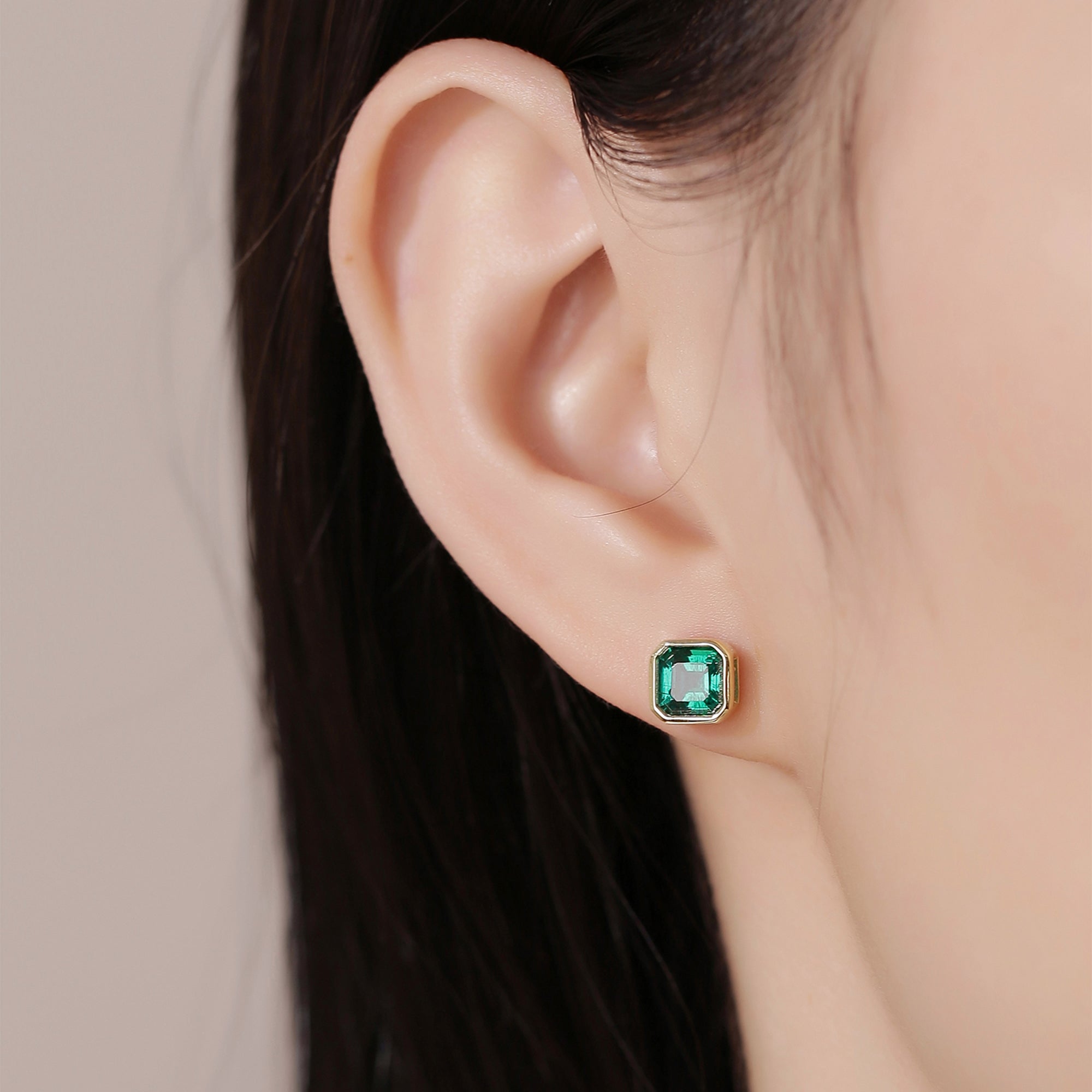 Ray Emerald Gemstone Solitaire Stud Earrings