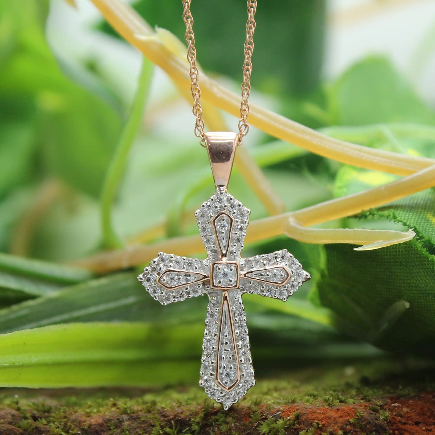 Load image into Gallery viewer, 1/4 ct.t.w Lab Created Moissanite Diamond Cross Pendant Necklace For Women In  925 Sterling Silver (0.25 Cttw)
