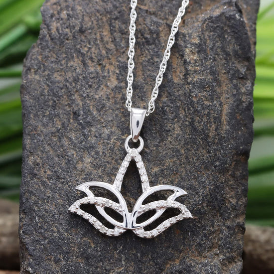 1/10 Carat Round Cut Natural Diamond Outline Lotus Flower Pendant Necklace In 925 Sterling Silver (0.10 Cttw)