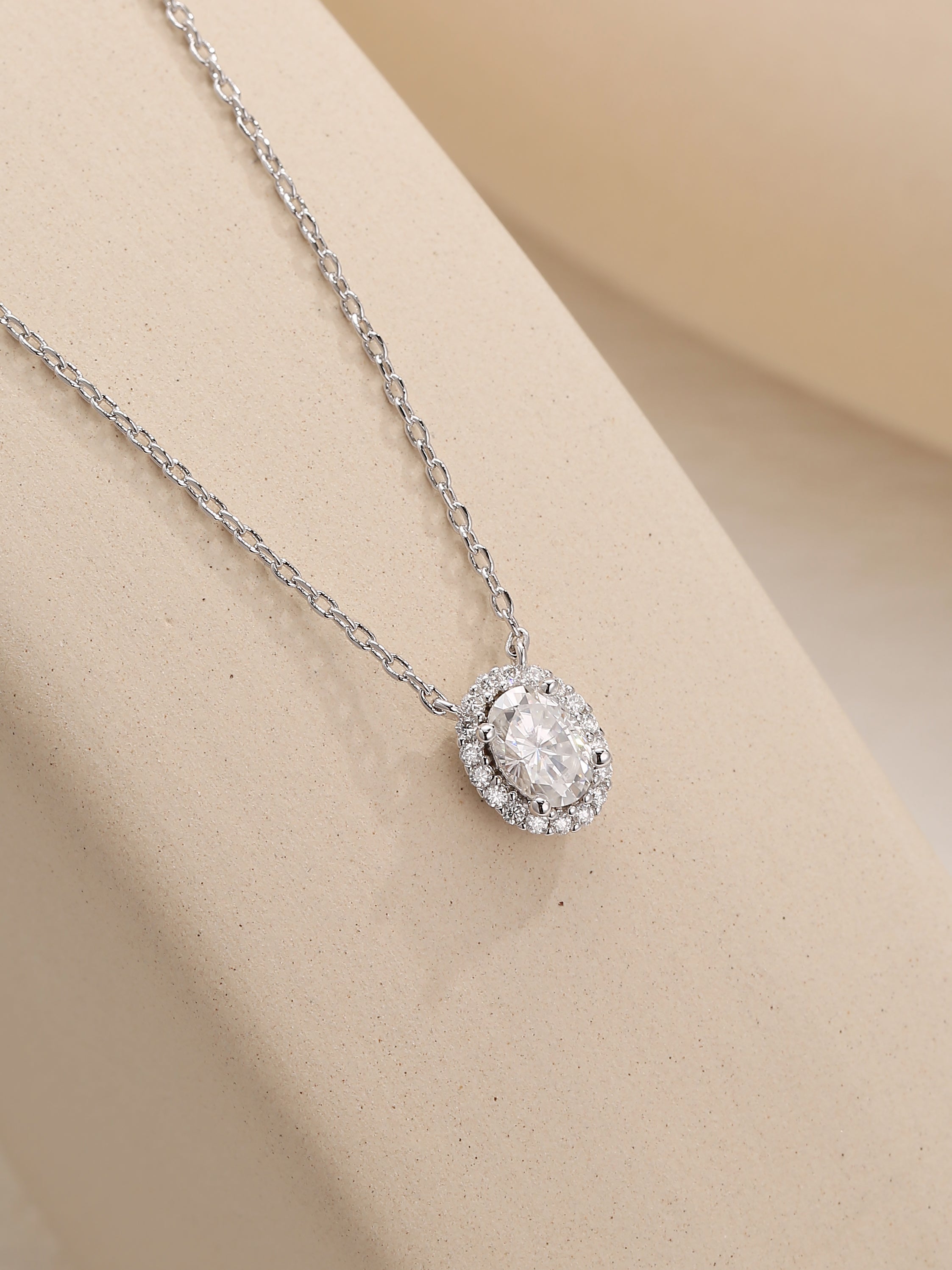 Oval Moissanite Dimaond Necklace