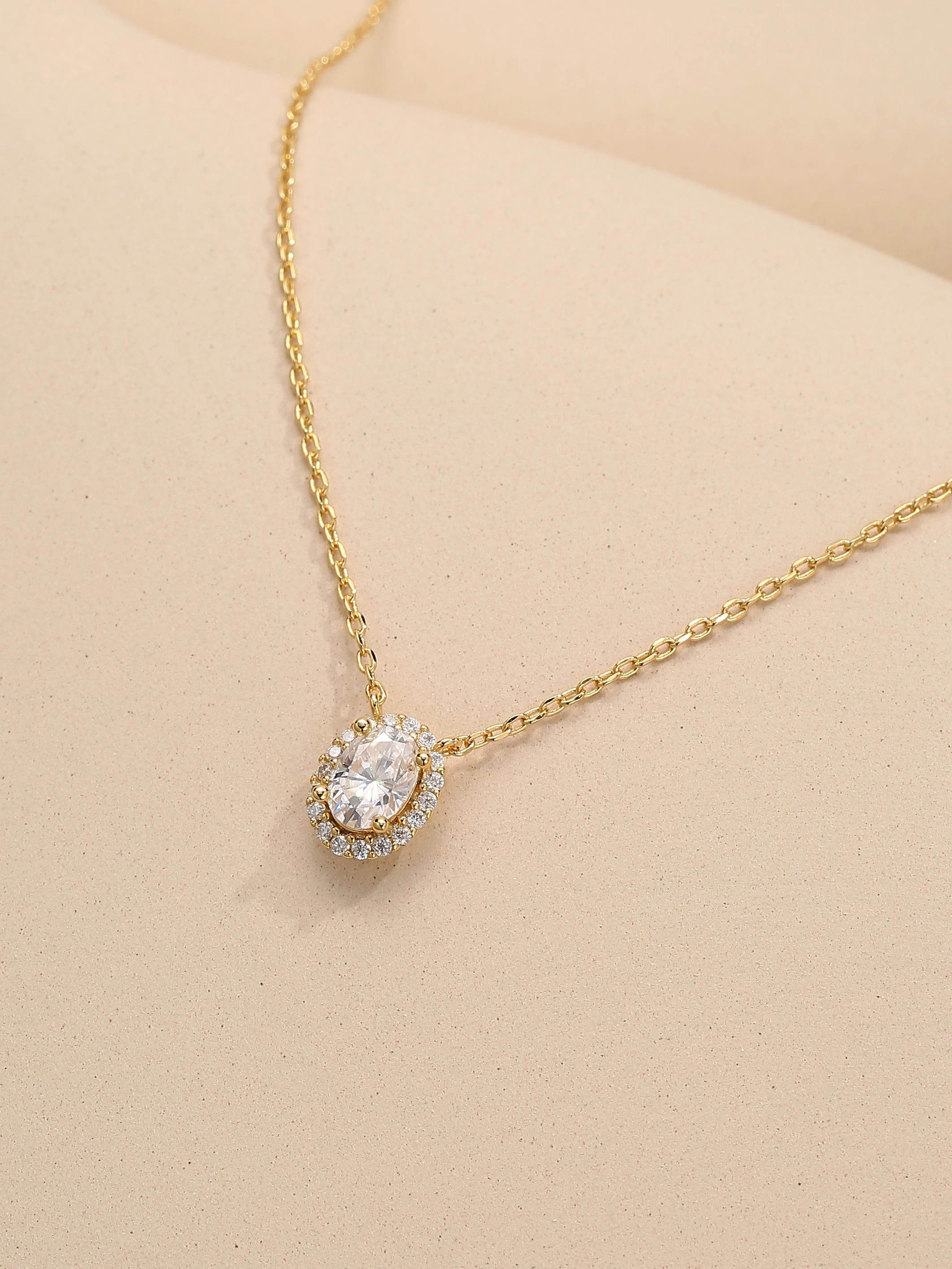 Oval Moissanite Dimaond Necklace