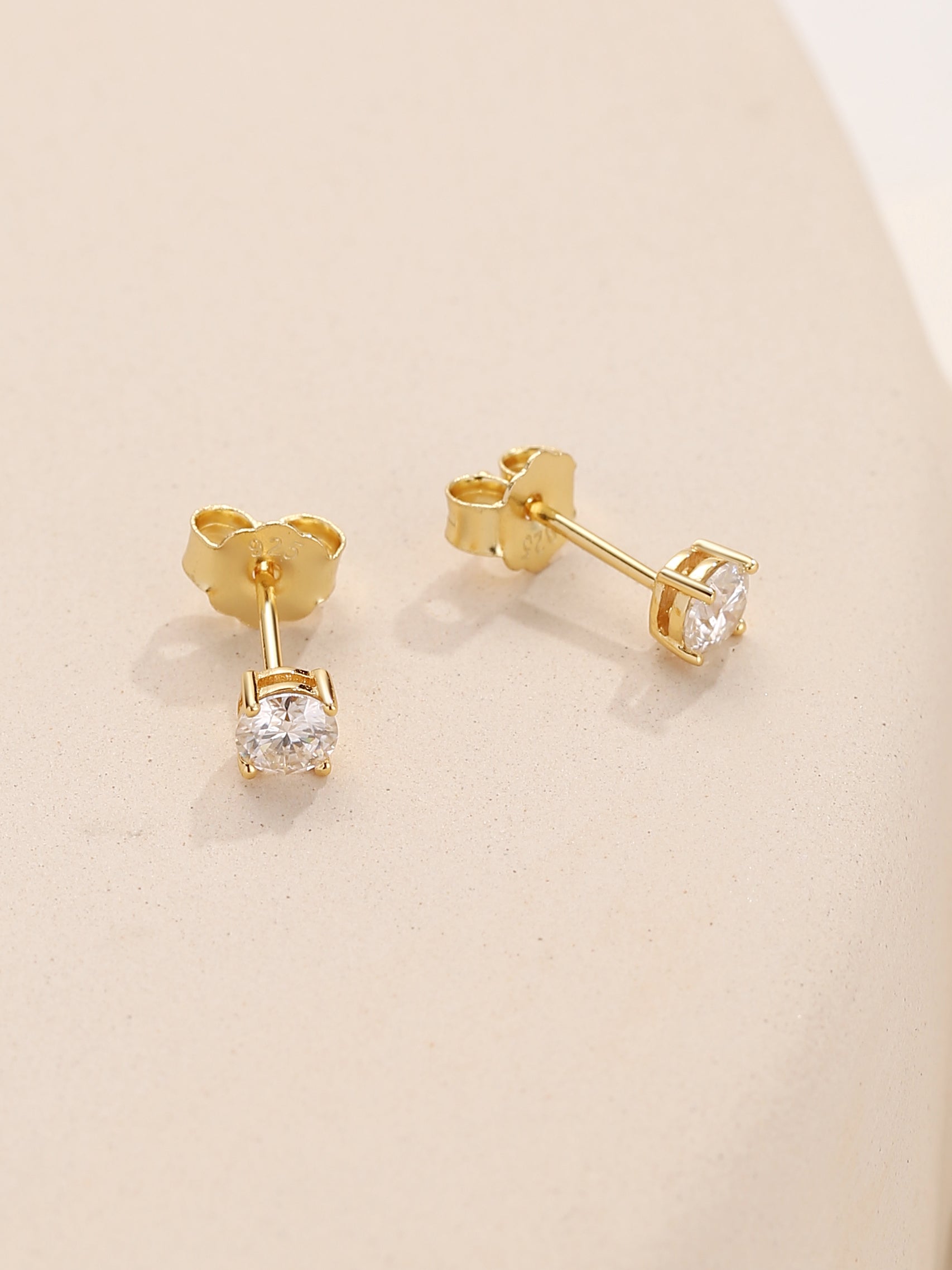 Moissanite Diamond 0.85 Cttw Stud Earrings