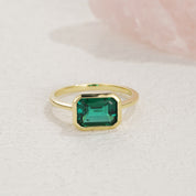 Kit Emerald Solitaire Engagement Ring