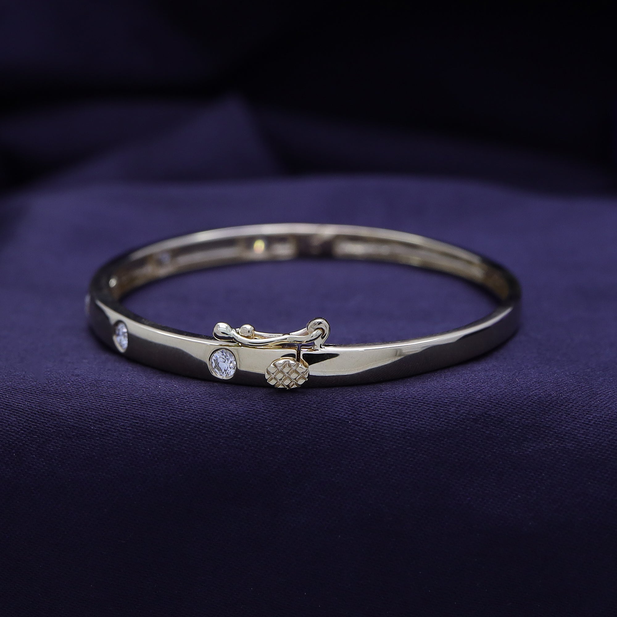 Round Shape 0.50 Carat Lab Grown Diamond Bangle Bracelet