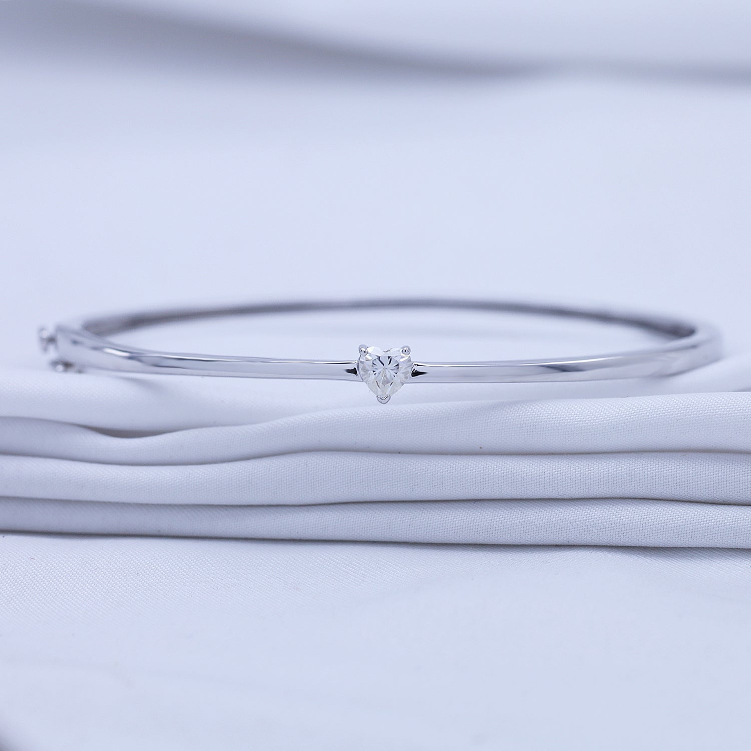 Heart Shape White Cubic Zirconia Solitaire Bangle Bracelet For Women In 925 Sterling Silver