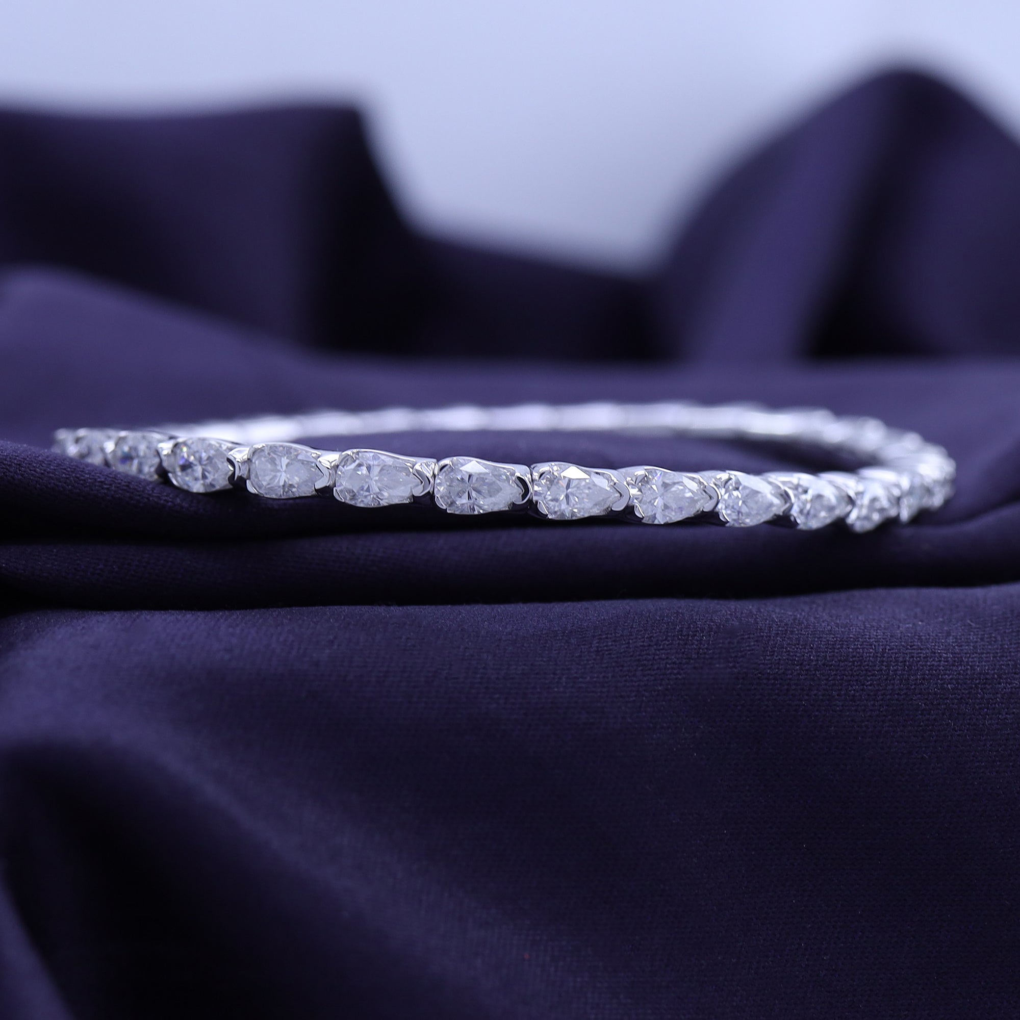 Pear-Shaped Stretchable Bracelet