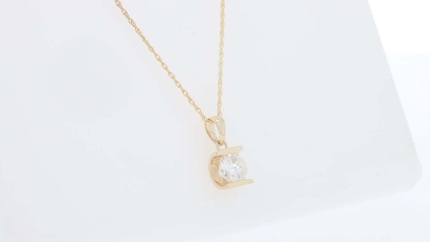 Load and play video in Gallery viewer, 1 Carat Lab Created Moissanite Diamond Solitaire Pendant Necklace For Womens In 14K Solid Gold (1 Cttw)
