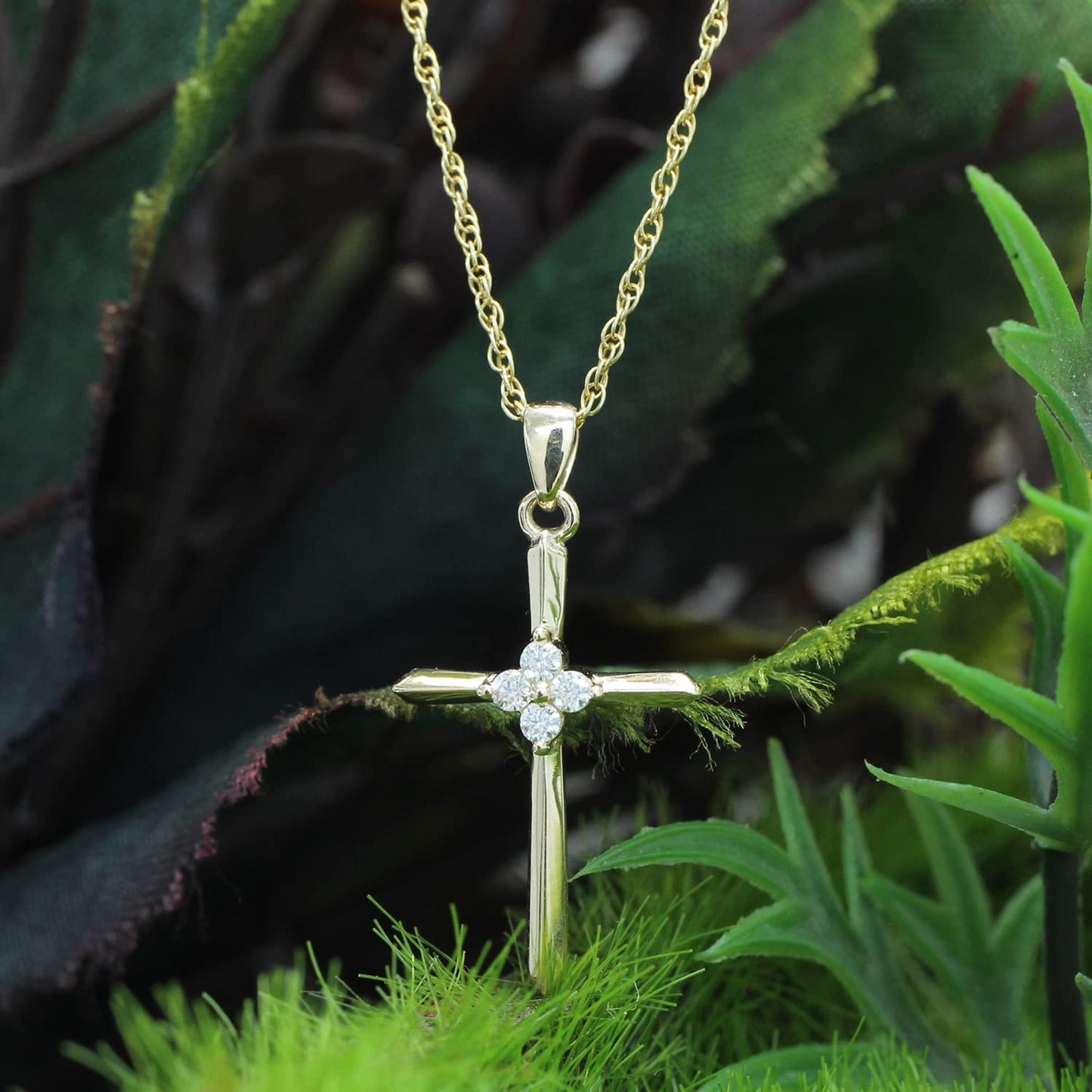Load image into Gallery viewer, 0.07 Carat Lab Created Moissanite Diamond Cross Pendant Necklaces for Women In 14K Solid Gold (0.07 Cttw)
